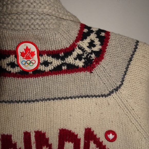 HUDSON'S BAY TEAM CANADA 2010 COWICHAN SWEATER - Picture 3 of 5